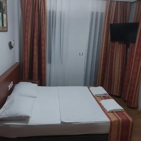 Hotel London House *