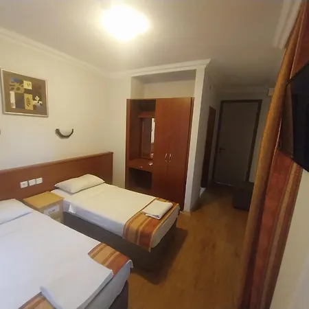 London House فندق