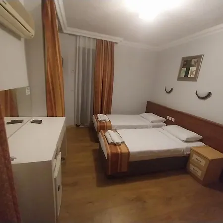 Hotel London House