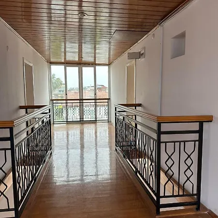 London House Hotel *