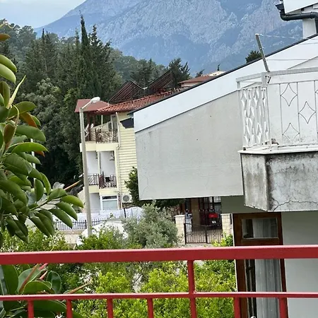 Hotel London House *