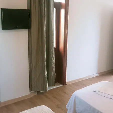 Hotel London House *