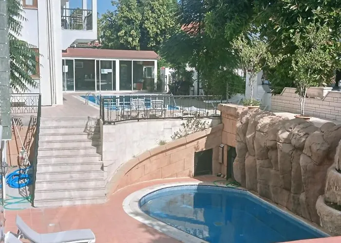 Hotel London House
