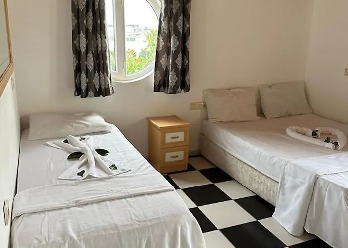 Hotel London House *