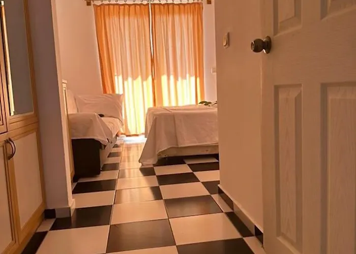 Hotel London House