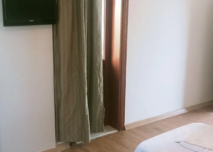 Hotel London House *